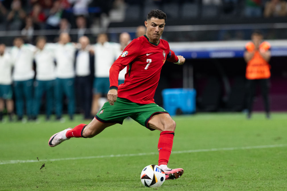 欧锦赛|C罗哭了,C罗笑了