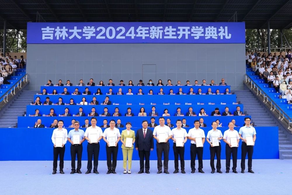 心意满满 创意无限——开学季迎新观察