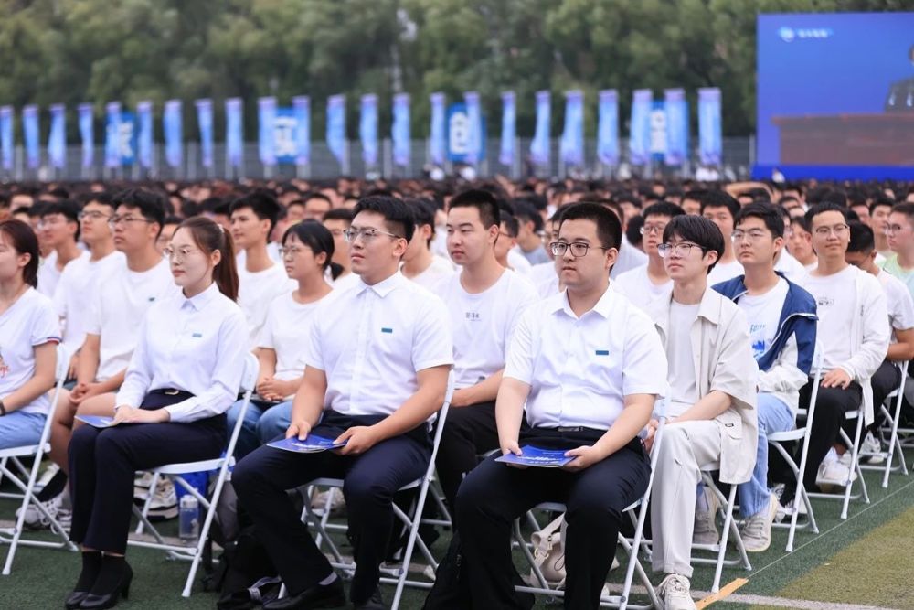 心意满满 创意无限——开学季迎新观察