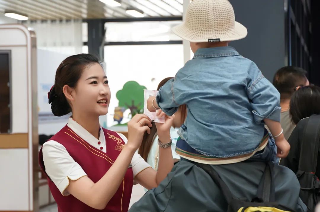 中国铁路营业里程突破16万公里! 中国铁路营业里程突破16万公里!