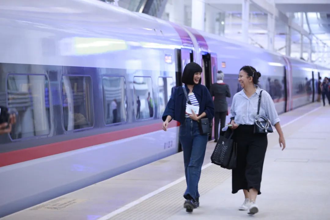 中国铁路营业里程突破16万公里! 中国铁路营业里程突破16万公里!