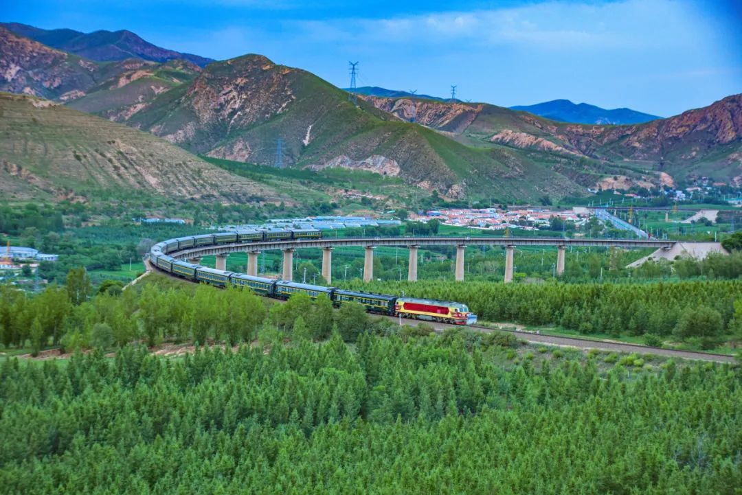 中国铁路营业里程突破16万公里! 中国铁路营业里程突破16万公里!