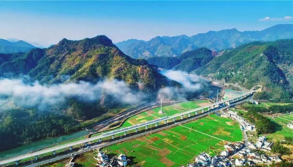 中国铁路营业里程突破16万公里! 中国铁路营业里程突破16万公里!