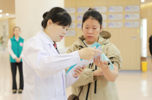 明晰服务价格是医疗惠民的重要一环