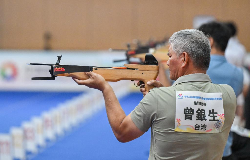 这支射弩队，刚学会就上场