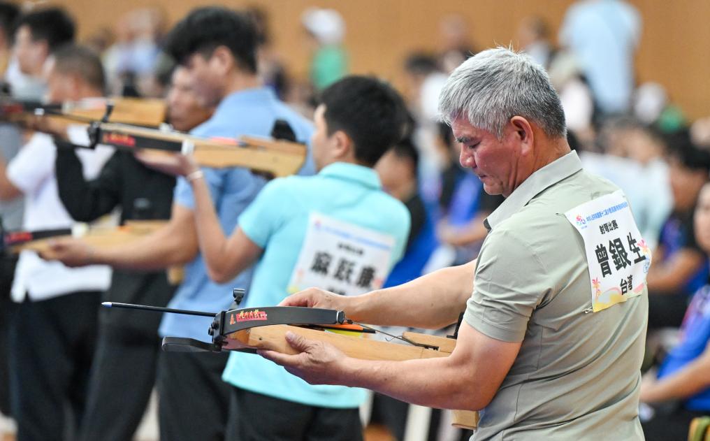 这支射弩队，刚学会就上场