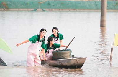 《花儿绽放》：海归女性塑造乡村新风貌