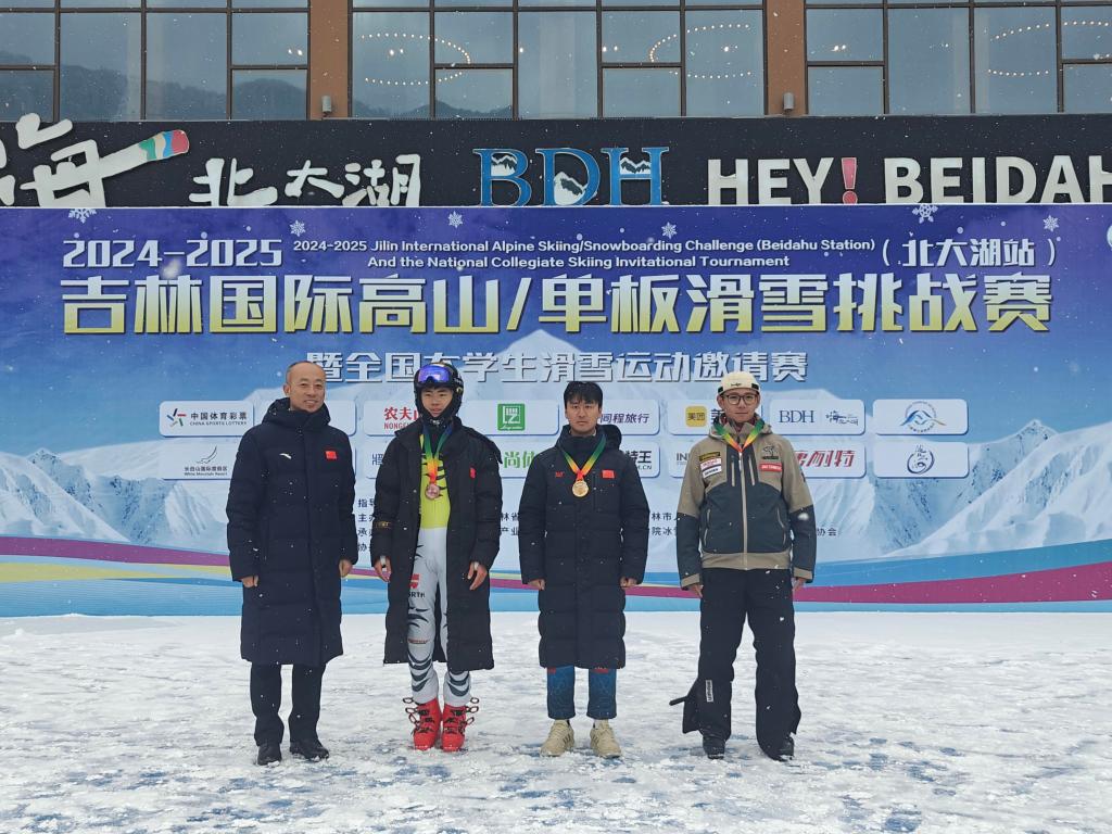 追光丨与冬奥冠军同行 开启热“雪”沸腾的青春之旅