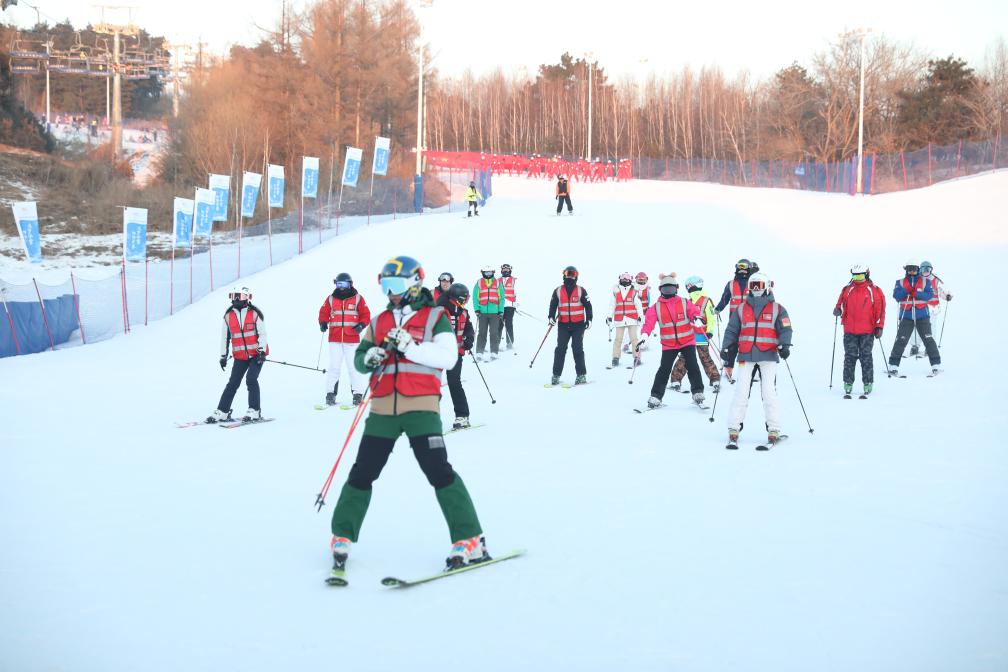 全国学校冰雪运动系列竞赛在长春启动