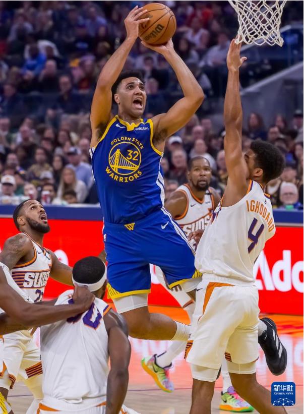 篮球——NBA常规赛：勇士胜太阳