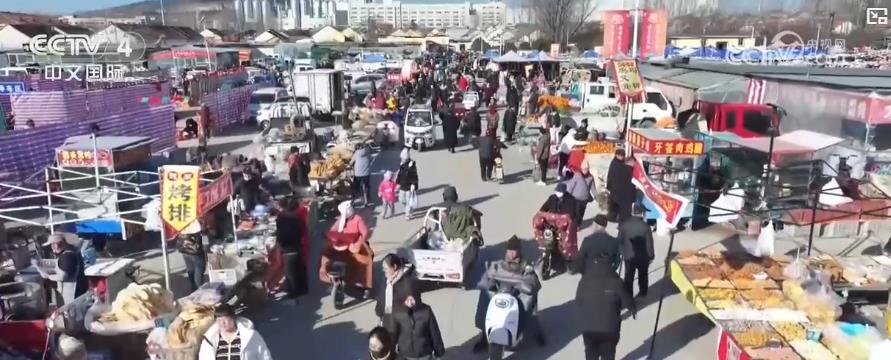 各地新春市集年味正浓 节前消费市场“热气腾腾”