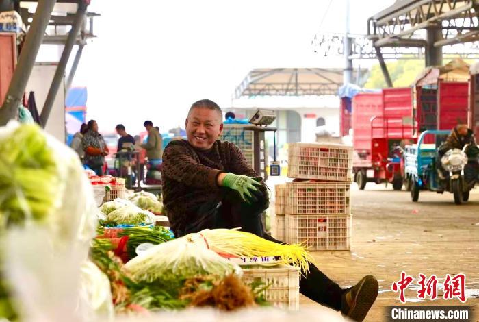 千里“鲜”行车轮急:春节餐桌背后的物流加速度 千里“鲜”行车轮急:春节餐桌背后的物流加速度