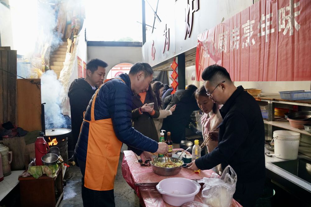 新春走基层·走笔｜22年坚守，最暖不过“家”味道