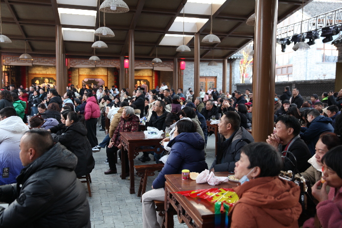 新春走基层 | 小镇有好戏 欢喜过大年