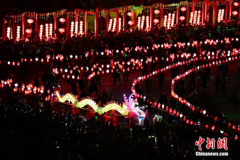 福建莆田板凳龙圈灯闹元宵