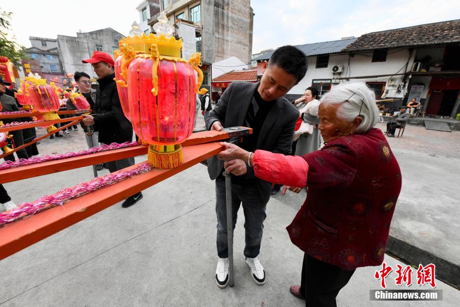 福建莆田板凳龙圈灯闹元宵