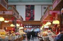年轻人为何爱上逛菜市场？