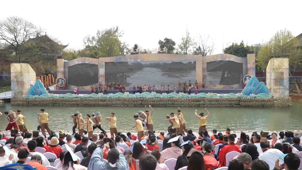 踏春赏花享胜景 文旅融合热力足——透视清明小长假出行消费亮点 踏春赏花享胜景 文旅融合热力足——透视清明小长假出行消费亮点