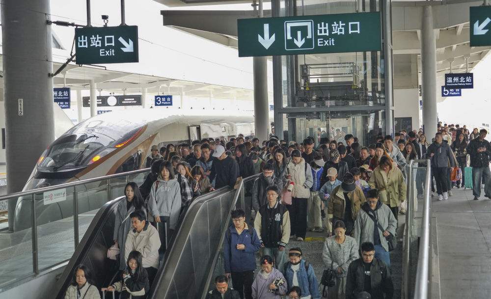 踏春赏花享胜景 文旅融合热力足——透视清明小长假出行消费亮点