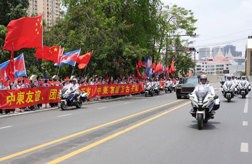 第一观察·瞬间丨特殊的礼遇 友谊的见证