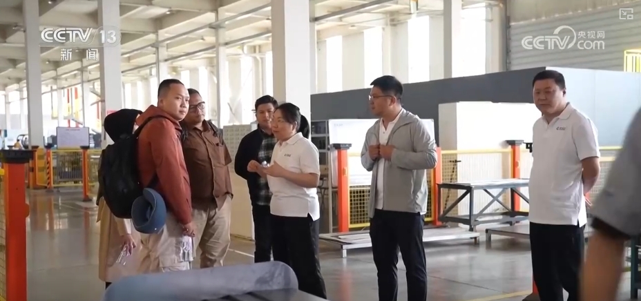 生产忙、订单增!企业开辟“新赛道”吸引海外客商不远千里来“探厂”