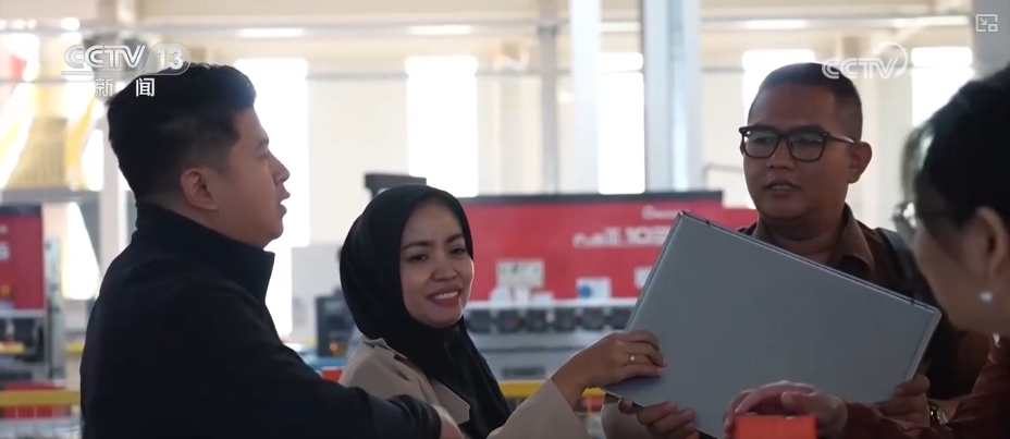 生产忙、订单增!企业开辟“新赛道”吸引海外客商不远千里来“探厂”