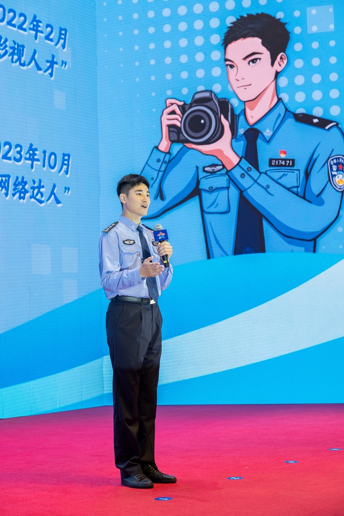 “点亮网络文明之光”2025年网上主题宣传活动启动 “连警小哥”单禹齐分享《我是“连警小哥”》
