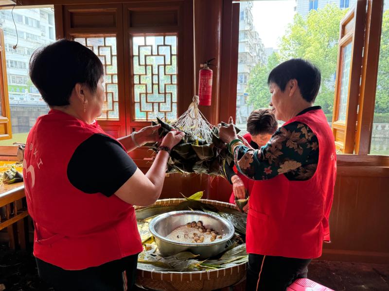 日夜赶制4万余枚粽子 温州这一地端午节延续“免费供餐”的善举
