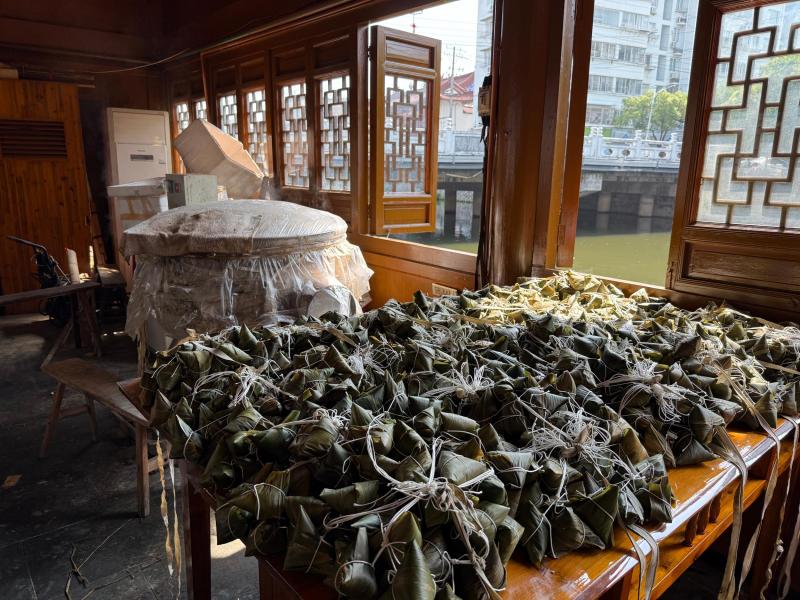 日夜赶制4万余枚粽子 温州这一地端午节延续“免费供餐”的善举