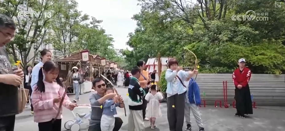 “乐趣端午”文娱盛宴聚客来 “龙舟+”花样上新打造新顶流燃动消费新热潮