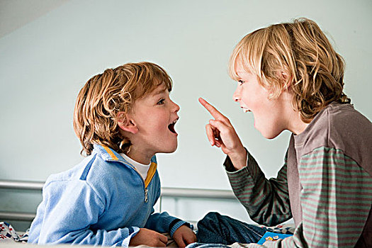 中性笔变“笔枪”,压力是注射器针头3倍!真的只是“创意手工”? 中性笔变“笔枪”,压力是注射器针头3倍!真的只是“创意手工”?