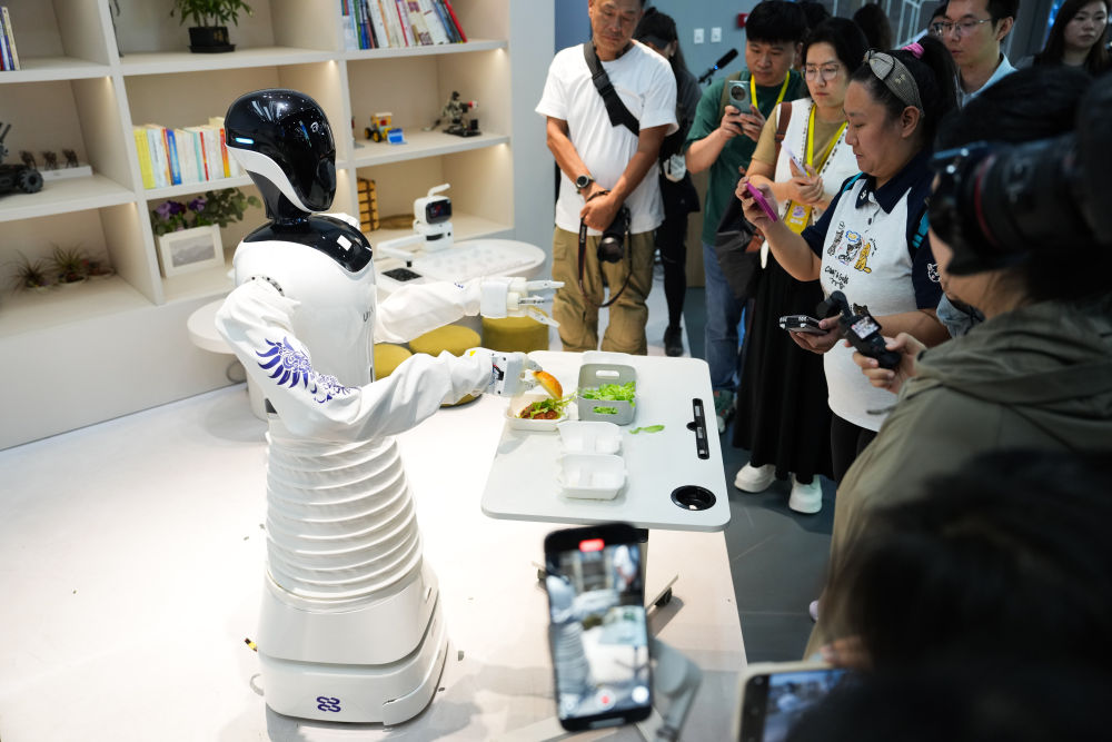 活力中国调研行｜向“智”！中国机器人“跑”起来