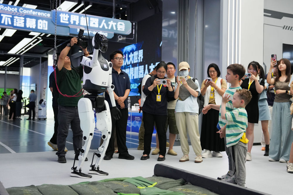 活力中国调研行|向“智”!中国机器人“跑”起来 活力中国调研行|向“智”!中国机器人“跑”起来