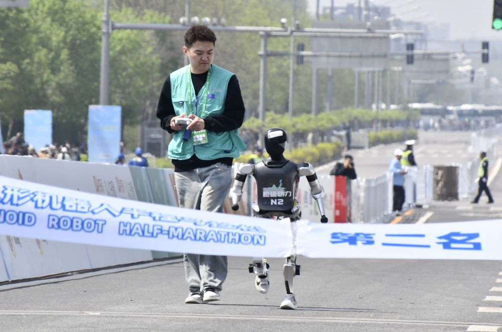 活力中国调研行|向“智”!中国机器人“跑”起来 活力中国调研行|向“智”!中国机器人“跑”起来