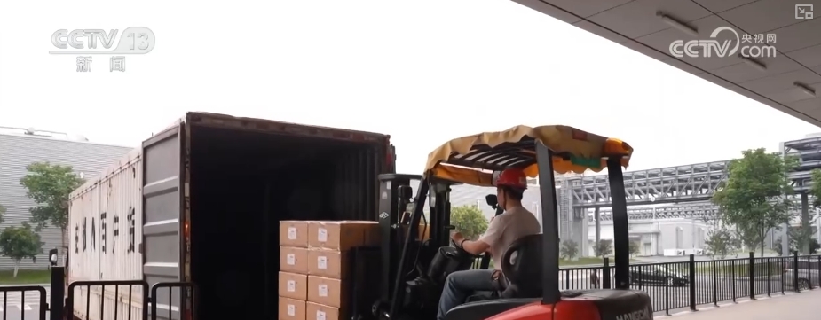 “屏”常可见从1到N“加速跑” “千锤百炼”锻造硬实力释放千亿级大市场