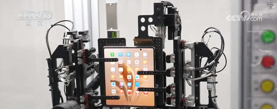 “屏”常可见从1到N“加速跑” “千锤百炼”锻造硬实力释放千亿级大市场