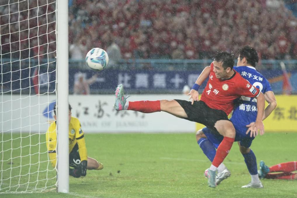 追光丨“苏超”,持续刷新纪录中…… 追光丨“苏超”,持续刷新纪录中……