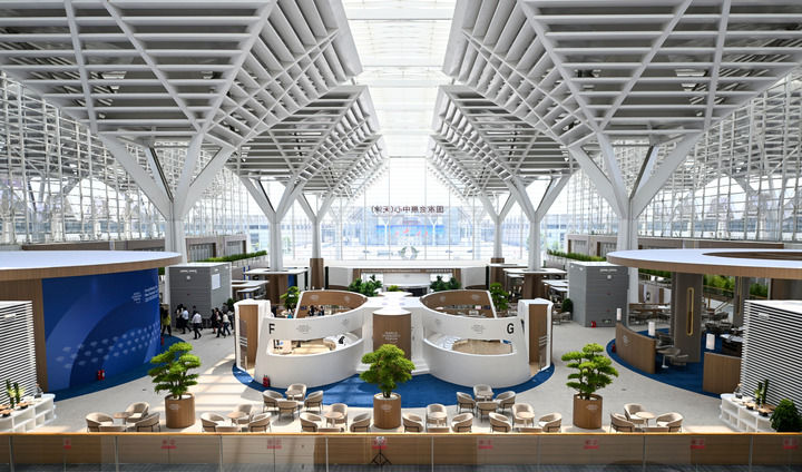 18年，夏季达沃斯在渤海之滨风华正茂