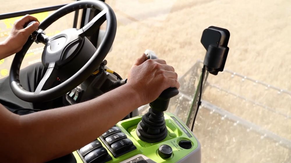 新华视点｜抢农时 护丰收 多维度保障“三夏”生产