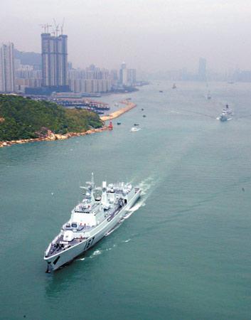 香江舰影：人民海军舰艇历次访港精彩瞬间