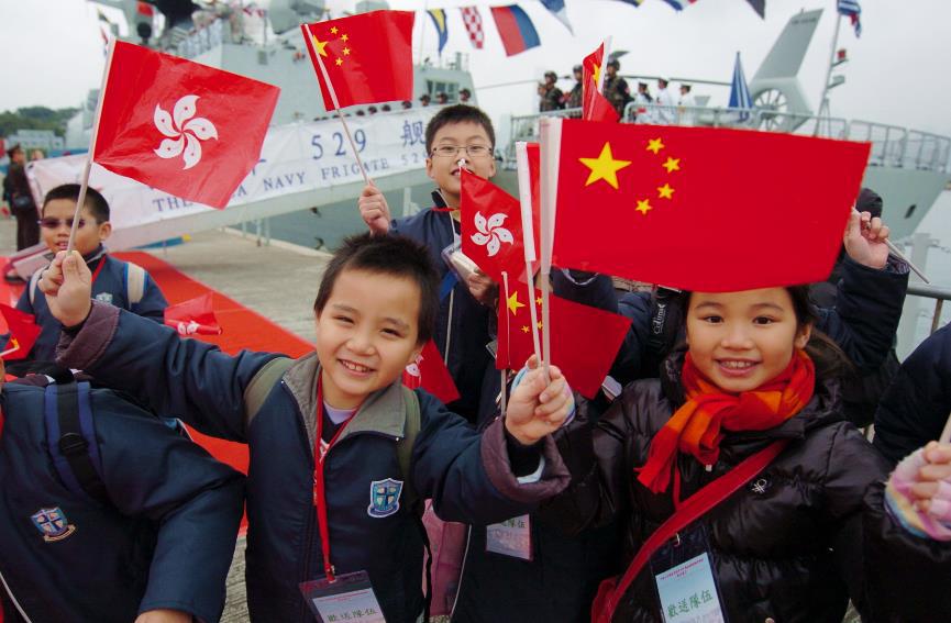 香江舰影：人民海军舰艇历次访港精彩瞬间