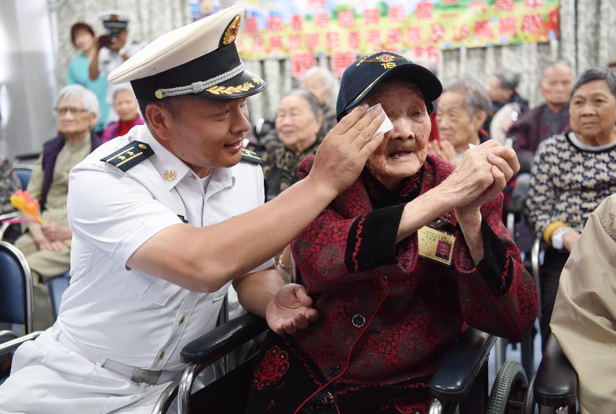 香江舰影：人民海军舰艇历次访港精彩瞬间