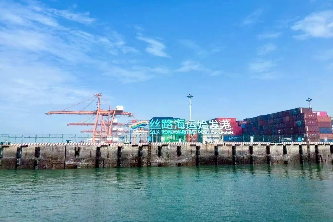 “我们从事现代化经济建设,要有长远考虑,统筹全局” “我们从事现代化经济建设,要有长远考虑,统筹全局”