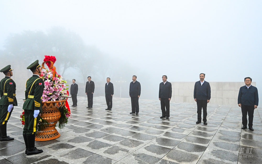 新华图讯丨习近平在山西阳泉市向抗战烈士敬献花篮并参观百团大战纪念馆