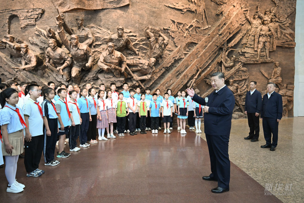 新华图讯丨习近平在山西阳泉市向抗战烈士敬献花篮并参观百团大战纪念馆