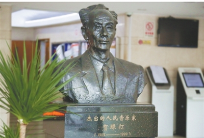 《游击队歌》：“每一寸土地都是我们自己的”