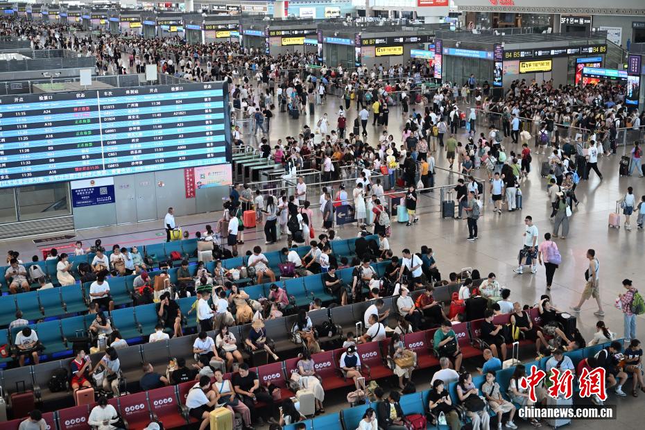 中国铁路暑运累计发送旅客超3亿人次