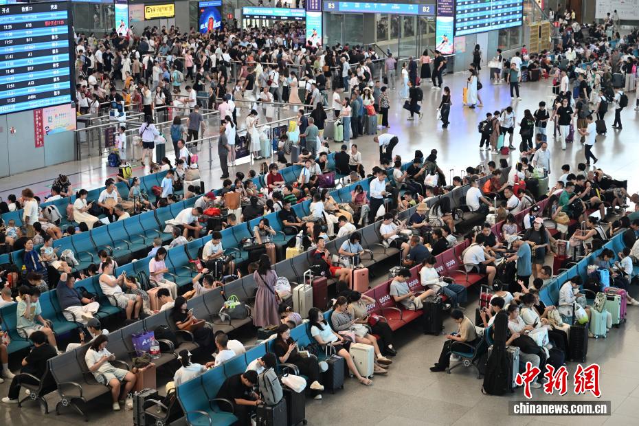 中国铁路暑运累计发送旅客超3亿人次