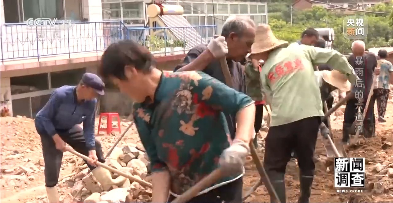 攀90°绝壁、蹚过激流 救援队抵达河北失联村开展救援