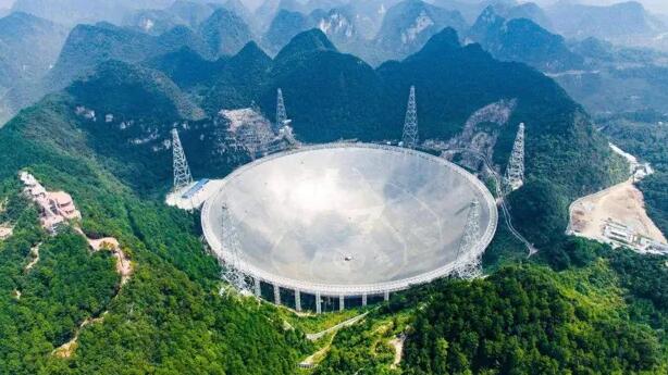 人教版语文教材新增一篇课文,致敬这位伟大的“追星”者